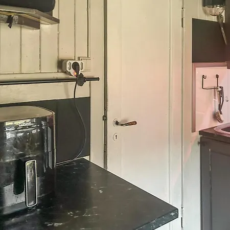 1 Bedroom Beautiful In Prázdninový dům *