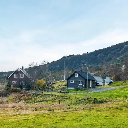 1 Bedroom Beautiful In Prázdninový dům Korssund