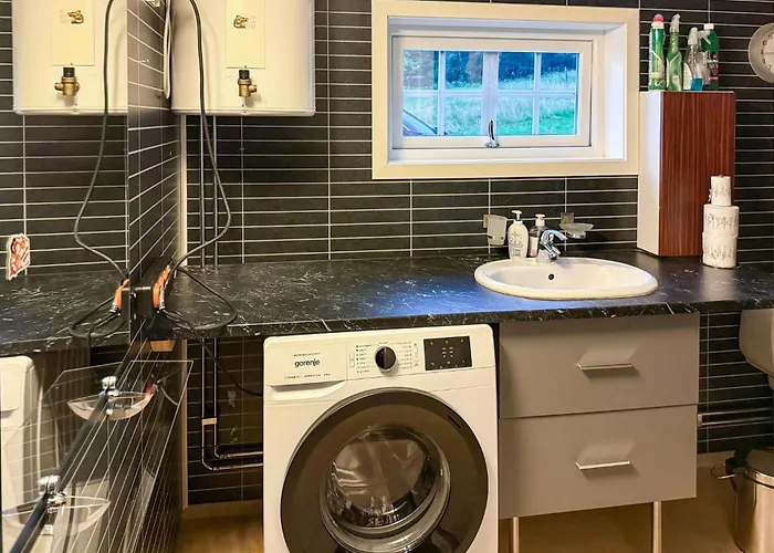 1 Bedroom Beautiful In Korssund